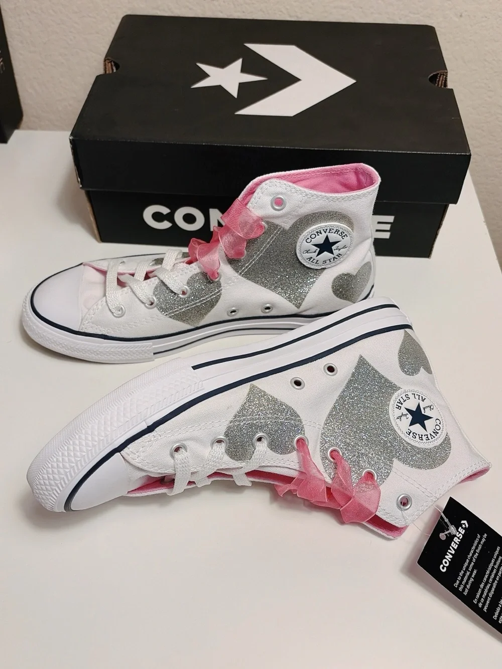 Converse G60971C Chuck Taylor All Star Hi Kids US 5 White Silver Hearts 2 Laces